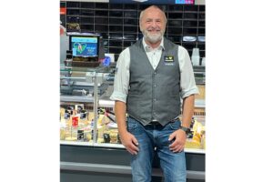 Businessman Klaus Becker starts his own business with EDEKA on August 1st